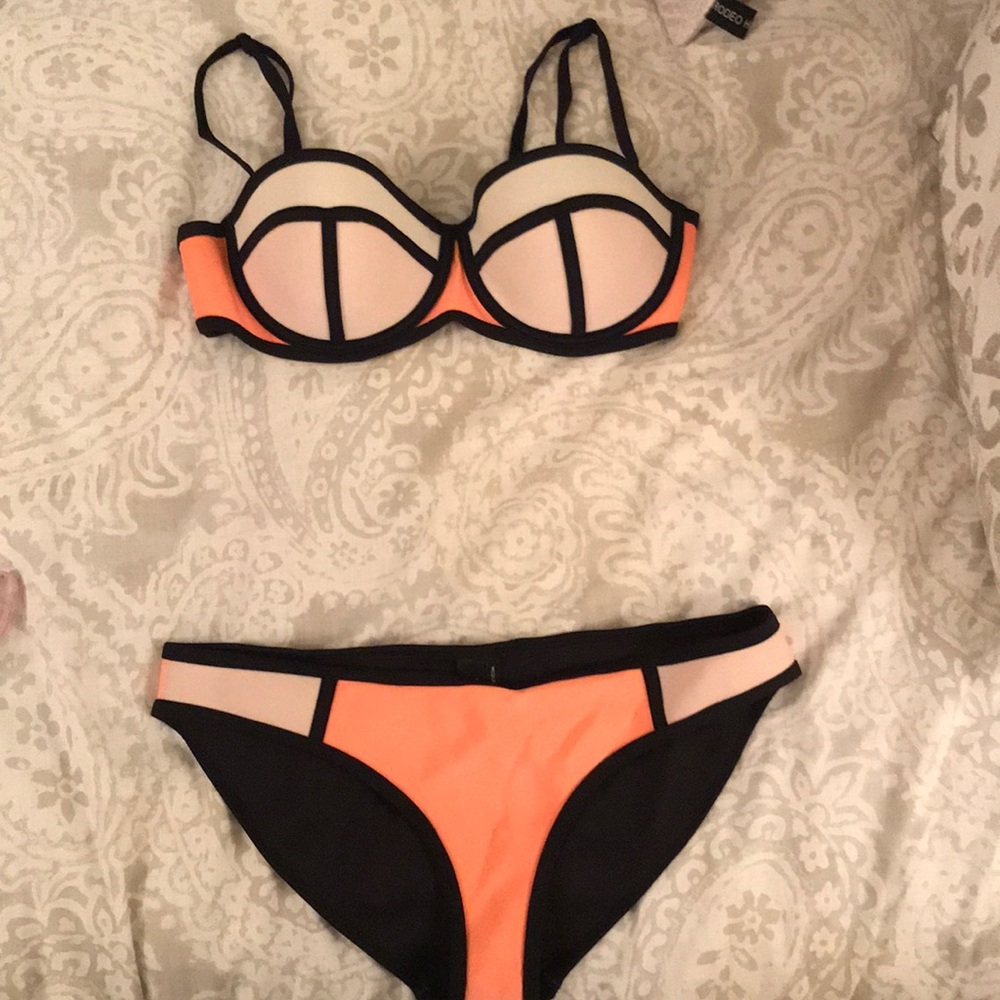 Peach Triangl bikini